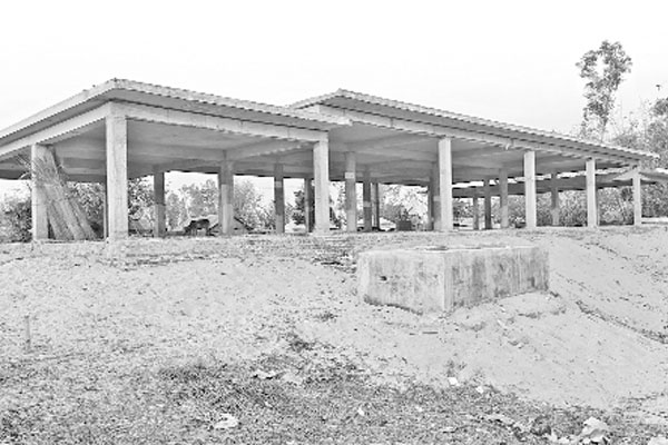 ধরলায় ভাঙন, দেড় বছর বন্ধ মুজিব কেল্লা নির্মাণকাজ