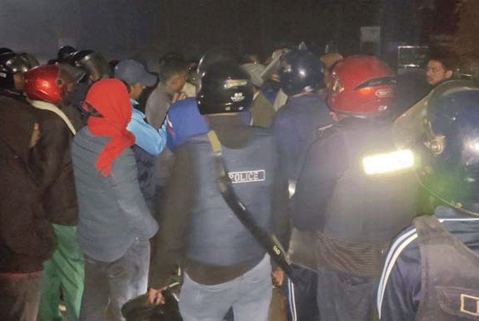 মধ্যরাতে ছাত্রলীগের তিনপক্ষের সংঘর্ষে উত্তাল চট্টগ্রাম বিশ্ববিদ্যালয়