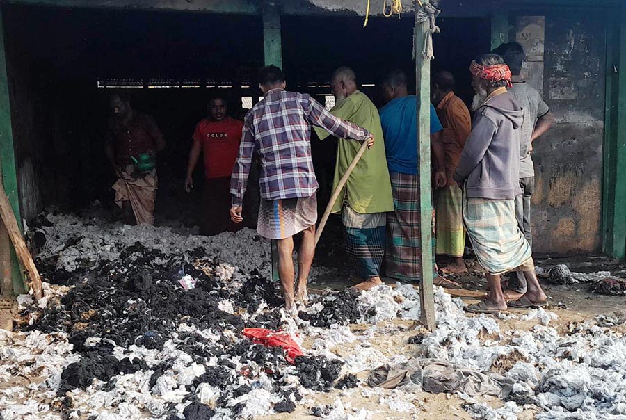 হবিগঞ্জে তুলার গুদামে আগুণ