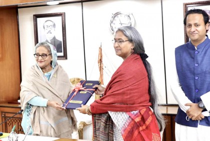 প্রধানমন্ত্রীর কাছে এইচএসসির ফল হস্তান্তর