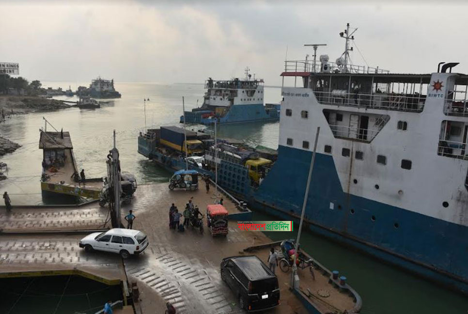 দৌলতদিয়া-পাটুরিয়া নৌরুটে ফেরি চলাচল বন্ধ