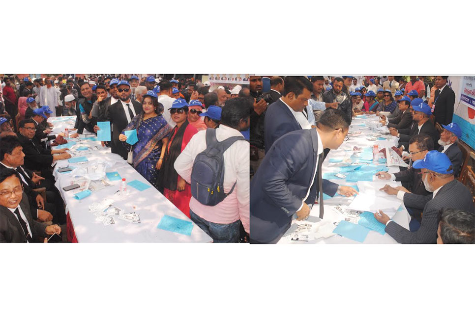 উৎসবমুখর পরিবেশে বরিশাল জেলা 
আইনজীবী সমিতির ভোটগ্রহণ 