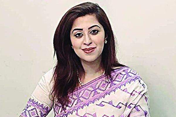নারী যখন কোনো কিছুতেই সন্তুষ্ট নয়