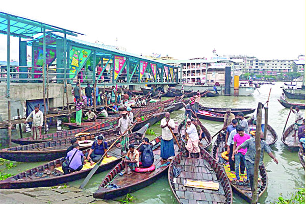 তিন দশকেও ভাগ্য ফেরেনি মাঝিদের