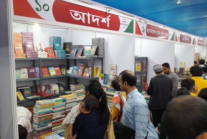 কলকাতার বইমেলায় মিলছে বাংলা একাডেমির আপত্তি জানানো দুই বই
