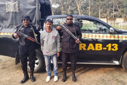  দিনাজপুরে মাদক বহনকালে আটক ১