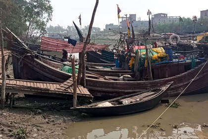 বাগেরহাটে ৩ ফিশিং ট্রলারে চুরি