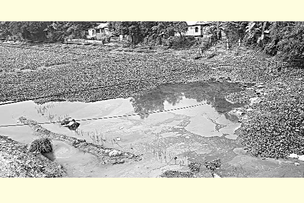 পরিত্যক্ত খালে পরিবেশ দূষণ দুর্ভোগে হাজারও মানুষ