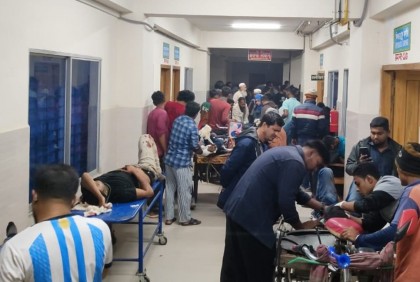 পিকনিকের বাস উল্টে গাছের সঙ্গে ধাক্কা, নিহত ২