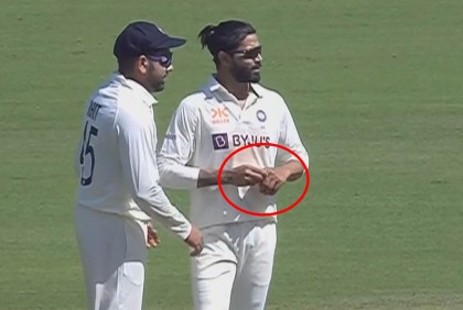 জাদেজার আঙুলে মলম লাগানো নিয়ে বিতর্ক