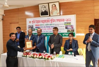 সম্মাননা পেয়ে খুশি মাঠ কর্মকর্তারা 