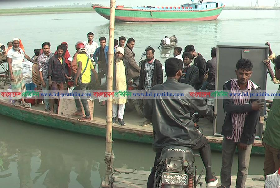 একটি ফেরি কমাতে পারে লাখো মানুষের দুর্ভোগ 