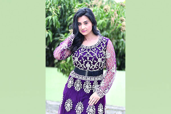 মধ্যরাতে বুবলীর নাচ