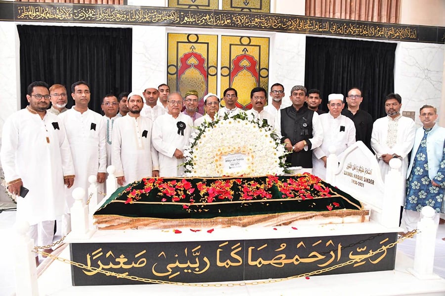 জয়নুল হক সিকদারের দ্বিতীয় মৃত্যুবার্ষিকীতে ন্যাশনাল ব্যাংকের শ্রদ্ধাঞ্জলি