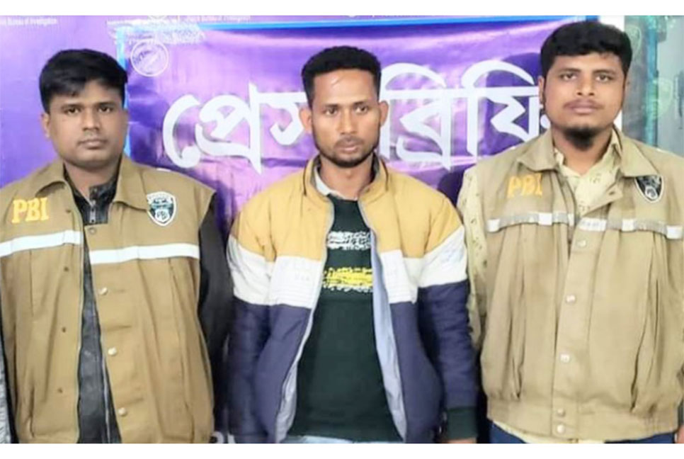 পুলিশ পরিচয়ে প্রেম, ধর্ষণ, ভিডিও 
করে টাকা আদায়ের অভিযোগে গ্রেফতার ১