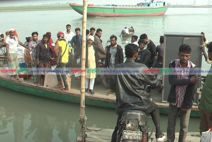 একটি ফেরি কমাতে পারে লাখো মানুষের দুর্ভোগ 