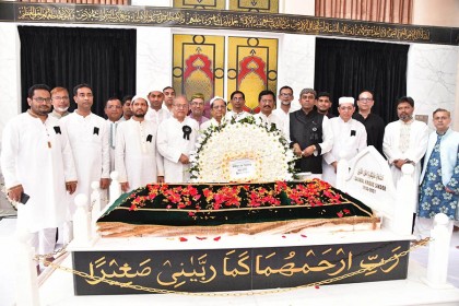জয়নুল হক সিকদারের দ্বিতীয় মৃত্যুবার্ষিকীতে ন্যাশনাল ব্যাংকের শ্রদ্ধাঞ্জলি
