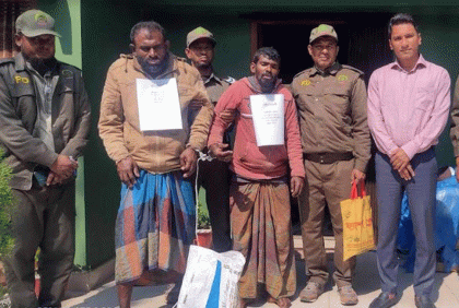 সুন্দরবন থেকে হরিণের মাথা ও ফাঁদ উদ্ধার, দুই শিকারী আটক