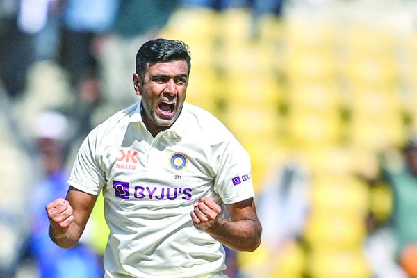 নাগপুরে ঘূর্ণিতে নাকাল অস্ট্রেলিয়া