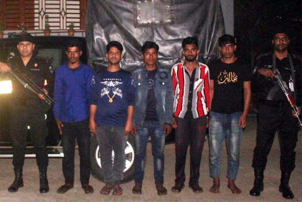 হবিগঞ্জে ডাকাতির প্রস্তুতির সময় দেশীয় অস্ত্রসহ আটক ৫