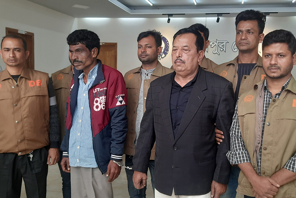 মাদারীপুরে প্রতারণার অভিযোগে গ্রেফতার ২