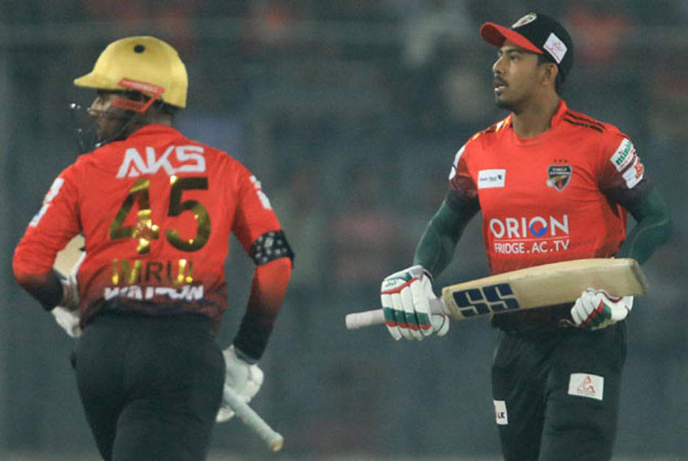 সিলেটকে হারিয়ে ফাইনালে কুমিল্লা ভিক্টোরিয়ান্স
