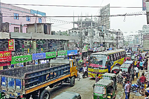 দুই মন্ত্রীর এলাকায় থমকে গেছে ফোর লেন