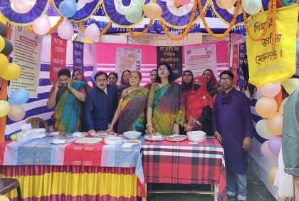 মেহেরপুর সরকারি কলেজে পিঠা উৎসব