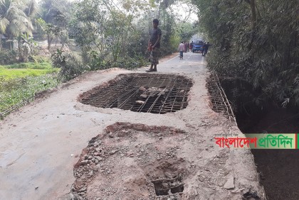 ভাঙা কালভার্ট নিয়ে দুর্ভোগে দুই উপজেলার মানুষ