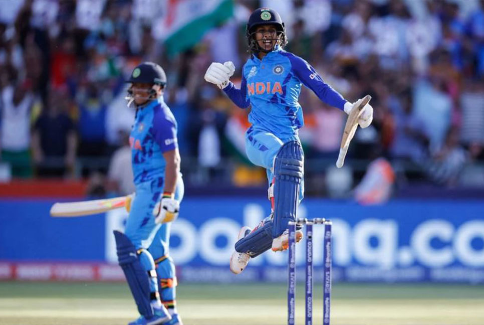 নারী টি-টোয়েন্টি বিশ্বকাপ: পাকিস্তানকে হারিয়ে দুর্দান্ত সূচনা ভারতের