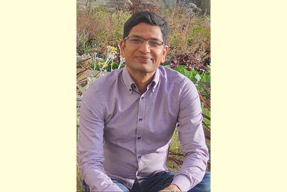 রানির প্রশংসা কুড়ানো সেই ভারতীয়কে ব্রিটেন ছাড়ার নির্দেশ!