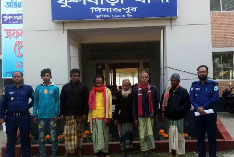 দিনাজপুরে জুয়া খেলার সময় ৬ জন আটক