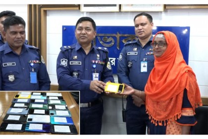 চুরি যাওয়া ২১টি মোবাইল ফোন উদ্ধার করে মালিকের কাছে হস্তান্তর