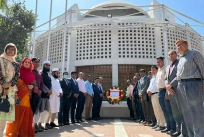 বঙ্গবন্ধুর সমাধিতে কৃষিবিদ ইনস্টিটিউশনের শ্রদ্ধা