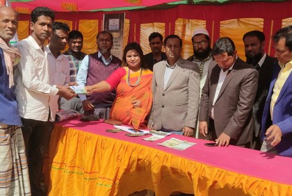 বড়াইগ্রামে কৃষি ঋণ মেলা ও পিঠা উৎসব