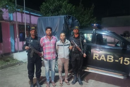 টেকনাফে ১২ হাজার ইয়াবাসহ আটক ২