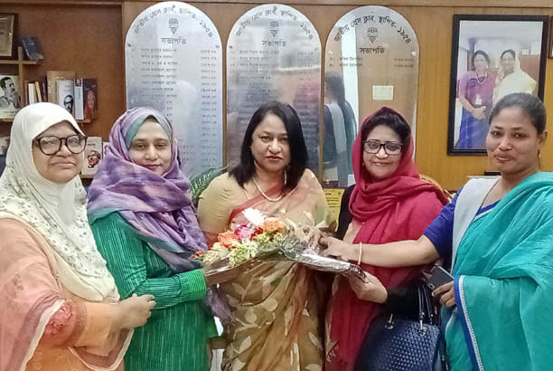 জাতীয় প্রেস ক্লাবের সভাপতিকে উইমেন জার্নালিজমের শুভেচ্ছা 