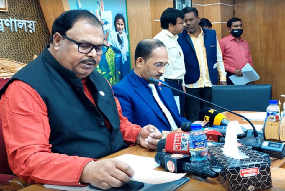 'শ্রুতিকটু ও নেতিবাচক বিদ্যালয়ের নাম পরিবর্তনের গেজেট ছয় মাসের মধ্যেই'

