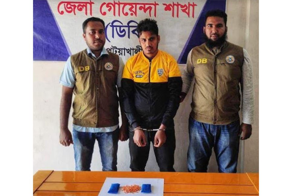 দুমকিতে ইয়াবাসহ গ্রেফতার ১