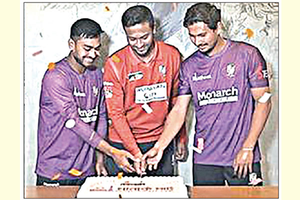 বর্ষপরিক্রমায় এক বছরে পা দিল মোনার্ক মার্ট