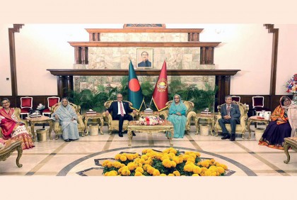 বঙ্গভবনে রাষ্ট্রপতির সঙ্গে প্রধানমন্ত্রী ও মো. সাহাবুদ্দিনের সাক্ষাৎ