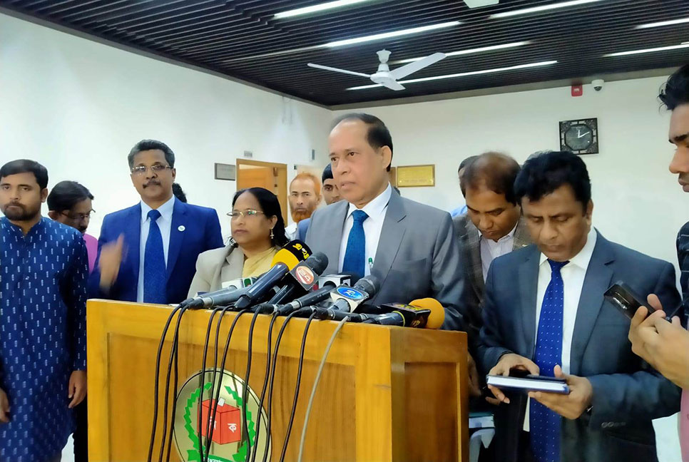 নতুন রাষ্ট্রপতির আইনগত কোন অযোগ্যতা নেই : সিইসি