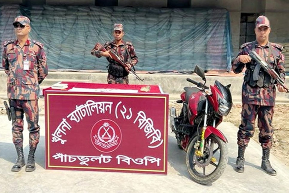 যশোরে সীমান্ত থেকে ৮ স্বর্ণের বার উদ্ধার