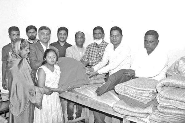 কালিয়াকৈরে বসুন্ধরা গ্রুপের কম্বল বিতরণ