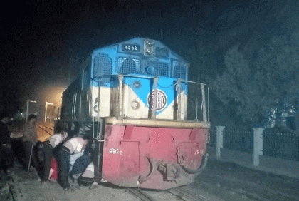 কিশোরগঞ্জে ট্রেনের ইঞ্জিন লাইনচ্যুত