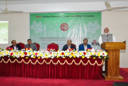বুয়েট শিক্ষার্থীদের ৭২ গবেষণায় ৫০ লাখ টাকা অনুদান বিশ্ববিদ্যালয় কর্তৃপক্ষের