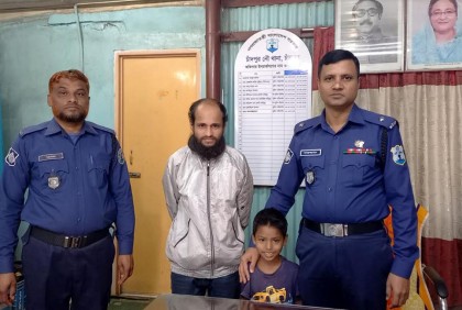 চাঁদপুরে হারিয়ে যাওয়া শিশুকে উদ্ধার, পরিবারের কাছে হস্তান্তর