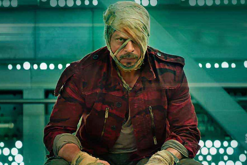 সাফল্যের শিখরে থেকেও হোঁচট খেলেন শাহরুখ?