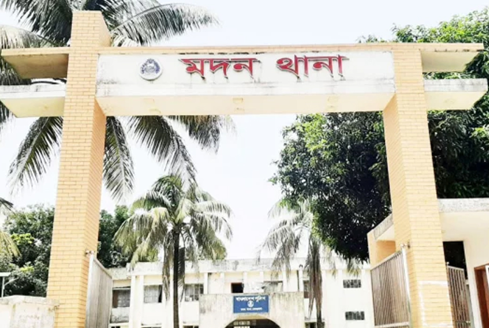 নেত্রকোনার মদনে সড়ক দুর্ঘটনায় নিহত ২, আহত ৫