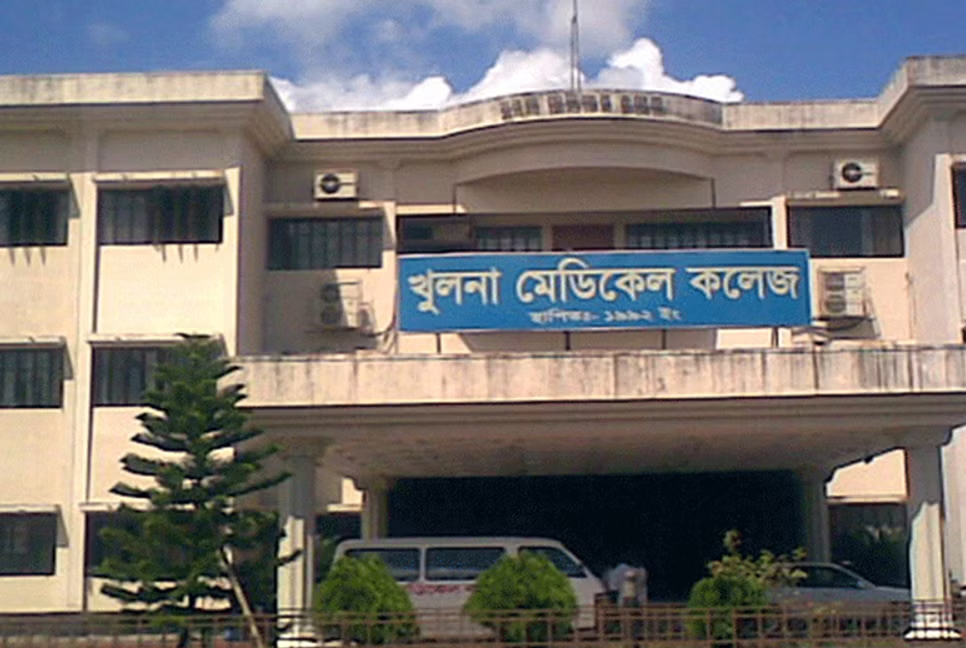 উন্নত চিকিৎসার জন্য খুলনায় পাঠানো হয়েছে সেই কিশোরীকে